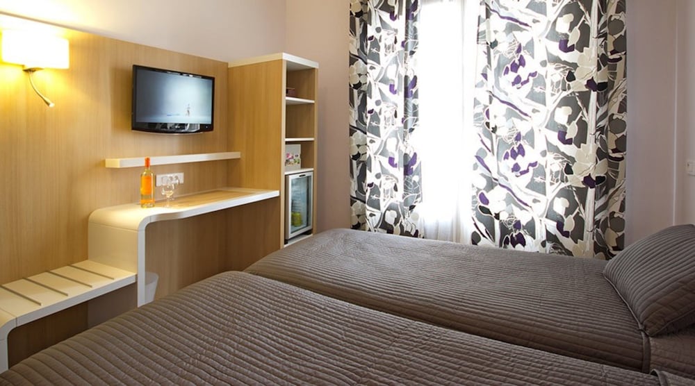 Standard Double or Twin Room photo 3