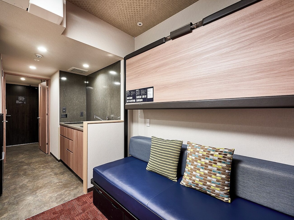 Basic Family Room, Non Smoking - Photo 8