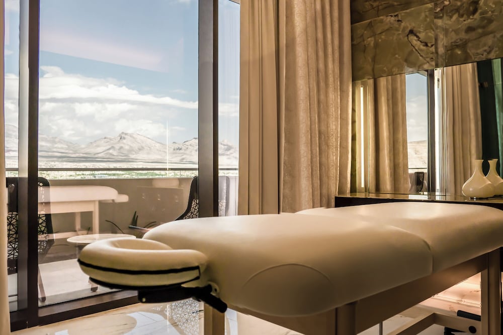 Canyon Suite thumbnail 6