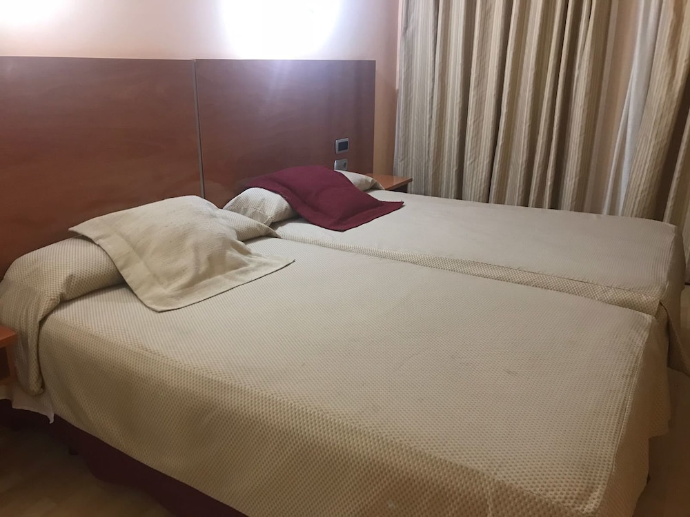 Triple Room (3 Adults) - Photo 4