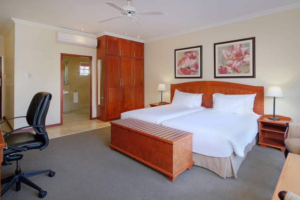 Room, 2 Twin Beds, Garden View (Balcony) - Photo 17