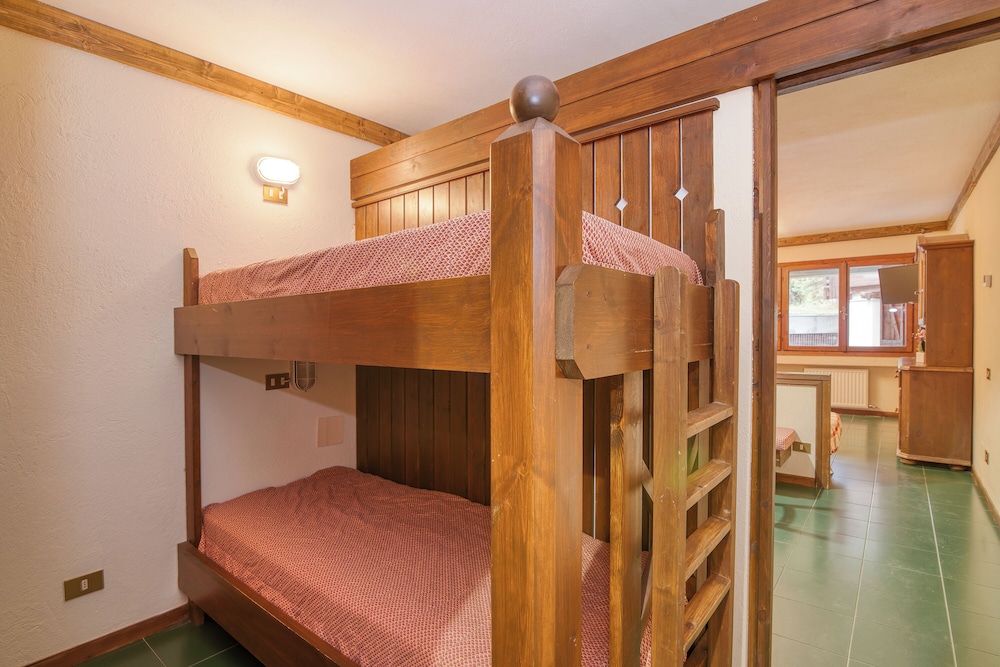 Family Studio, Mountainside (Grange Hike & Ski - 11C sestriere)