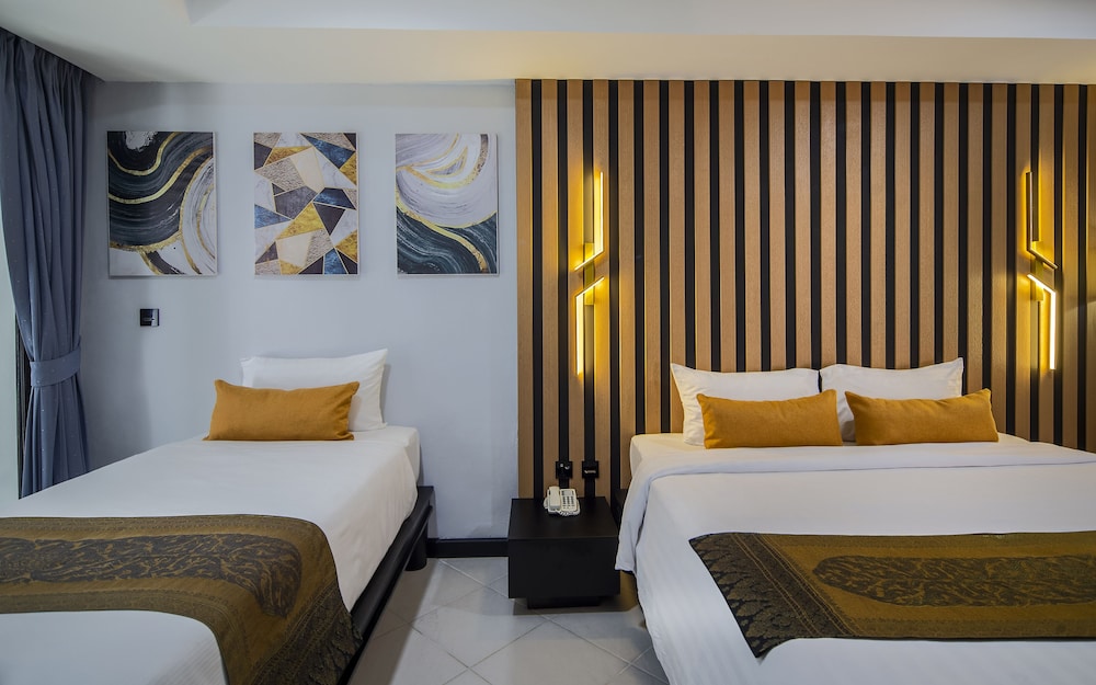 Deluxe Room - Photo 7