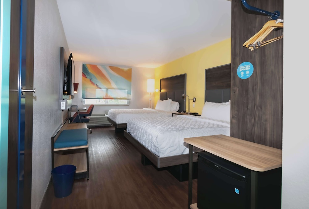 Room, 2 Queen Beds photo 1