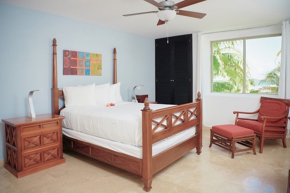 Three Bedroom Beach Front Villa photo 1