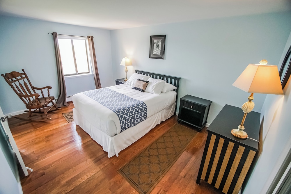 Deluxe Condo, 2 Bedrooms, Kitchen photo 2