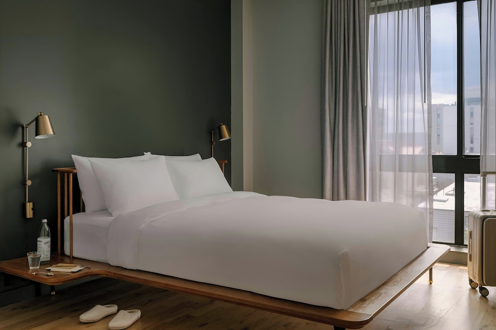 Room, 1 Queen Bed (Mobility/Hearing Access, Roll-in Shwr)