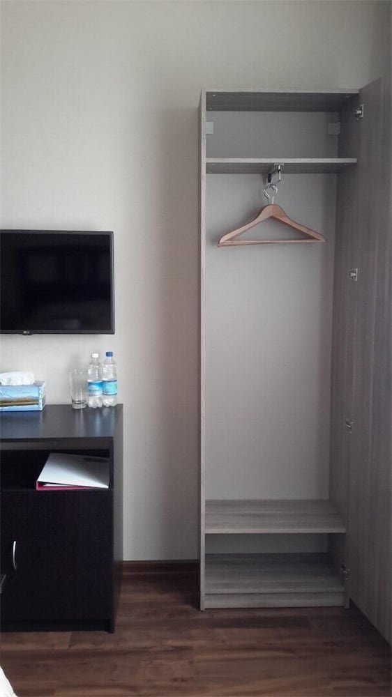 Standard Single Room, Shared Bathroom photo 3