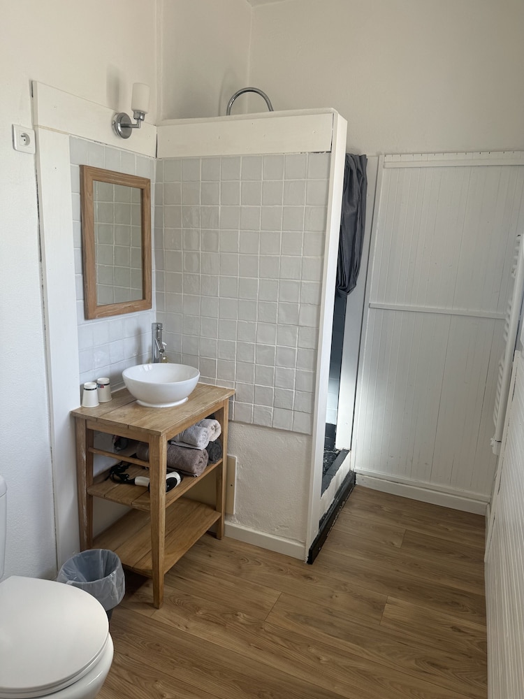 Standard Double Room, Ensuite photo 3