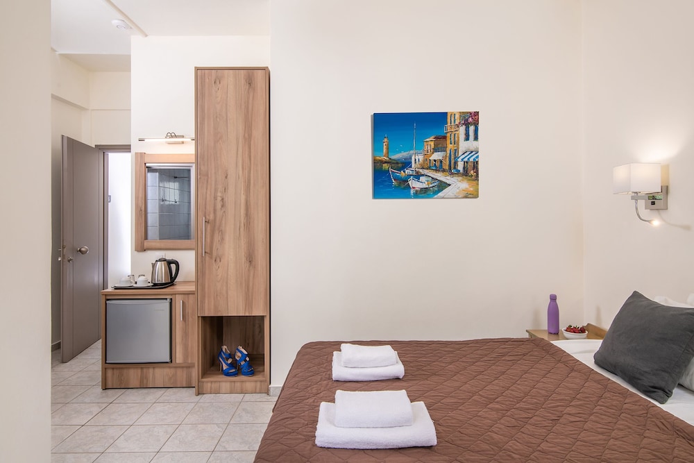 Basic Double Room photo 3