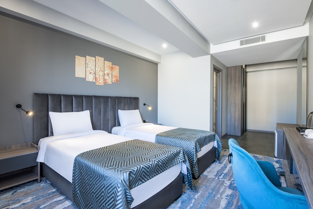 Economy Twin Room - Photo 2