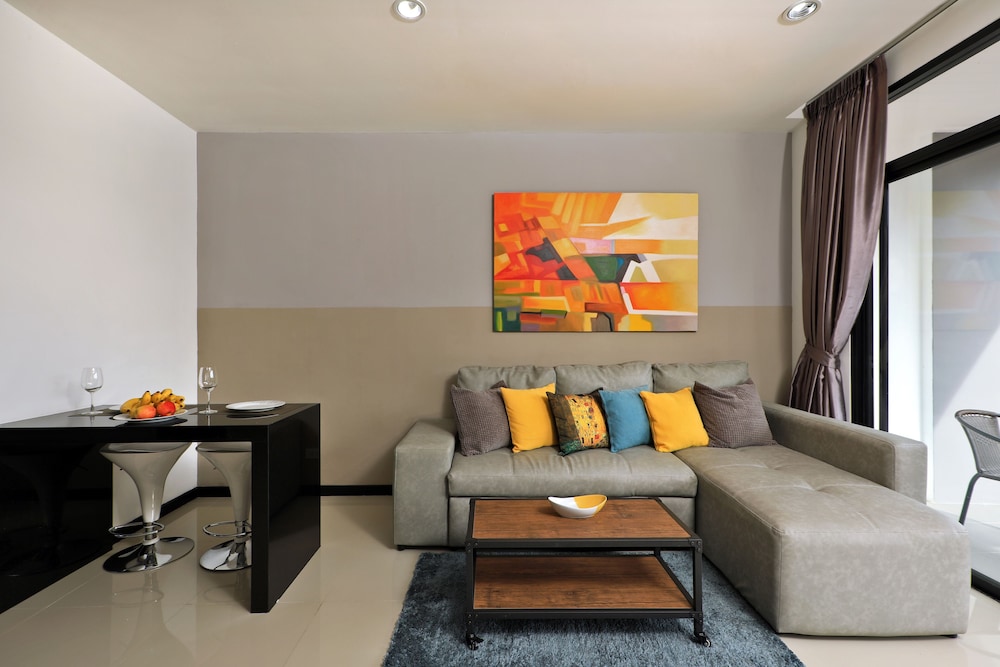 Studio Suite, Pool Access photo 3