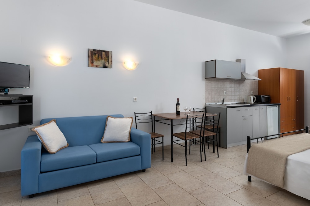 Family Apartment photo 2