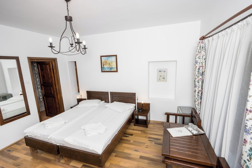Basic Double or Twin Room photo 1