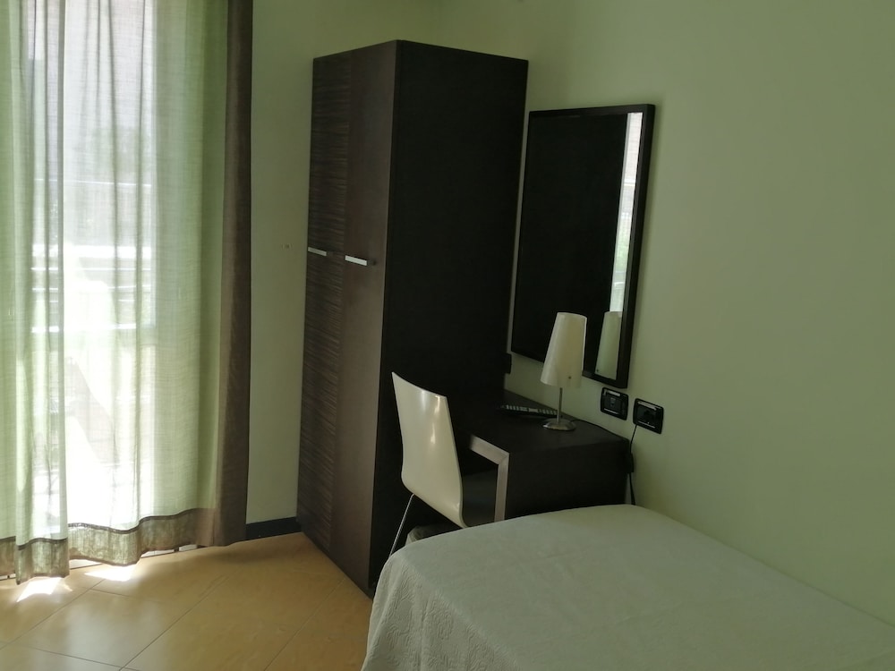 Single Room photo 3