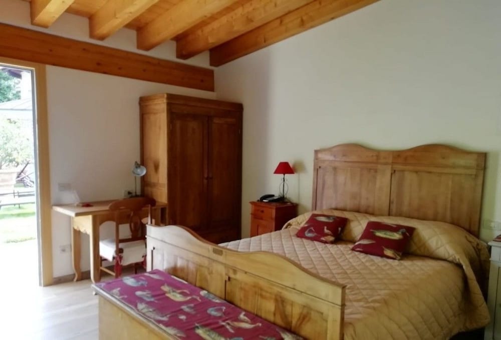 Superior Double Room, River View (Meschio)