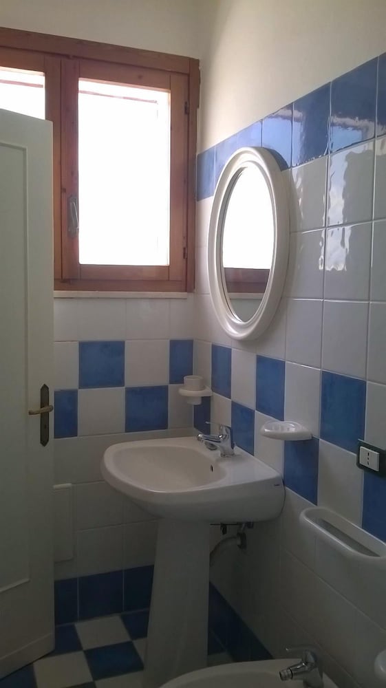 House, 2 Bedrooms photo 3