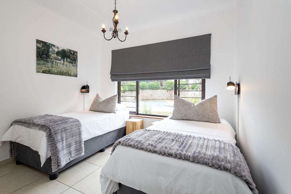 Premium House photo 3
