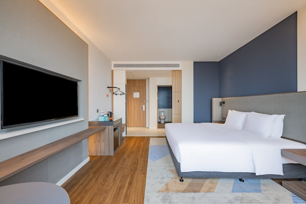 Standard Room, 1 King Bed - Photo 3