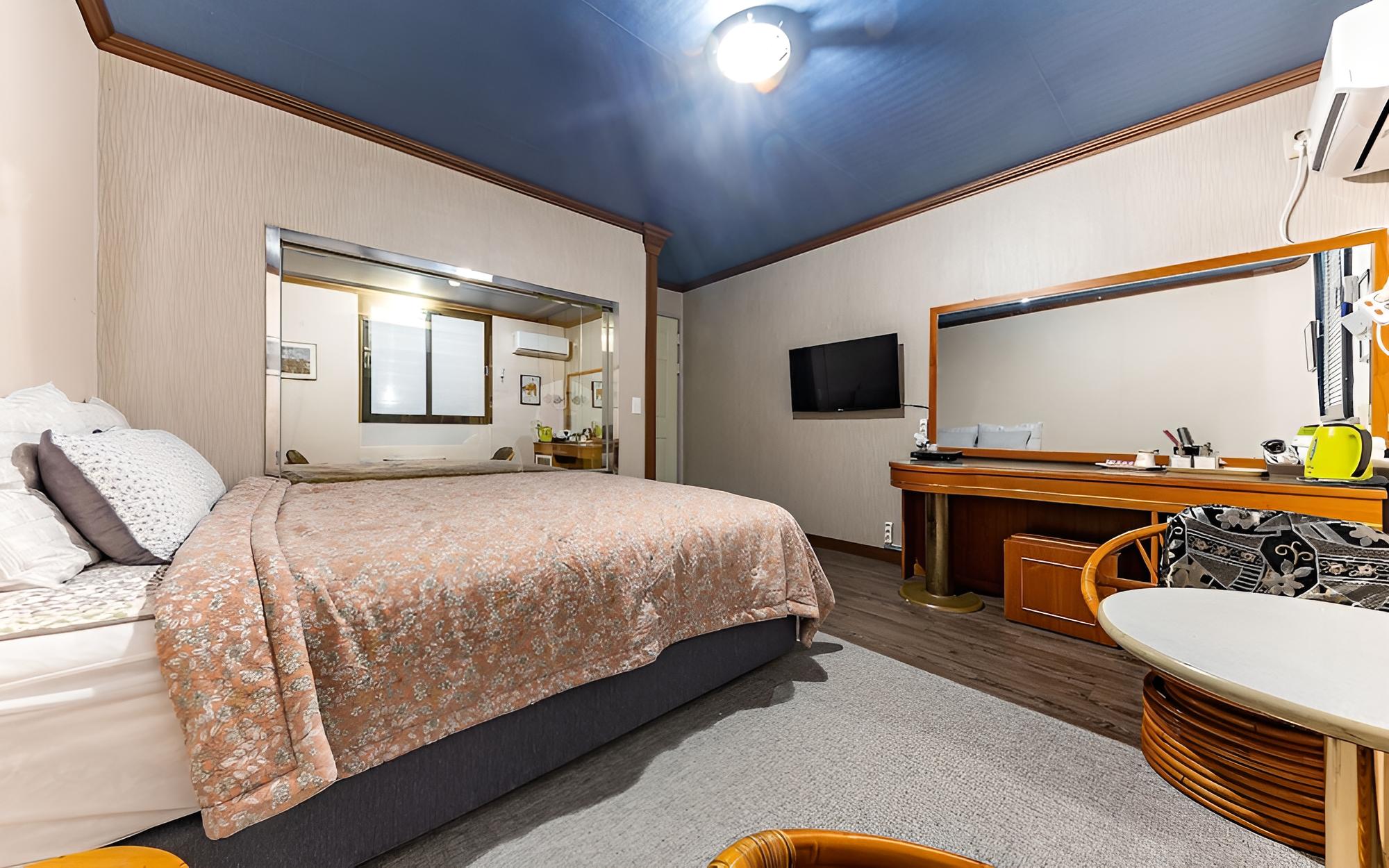 Room (Standard Room) - Photo 2