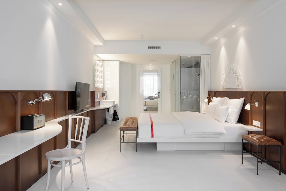 Loft Room - Photo 3