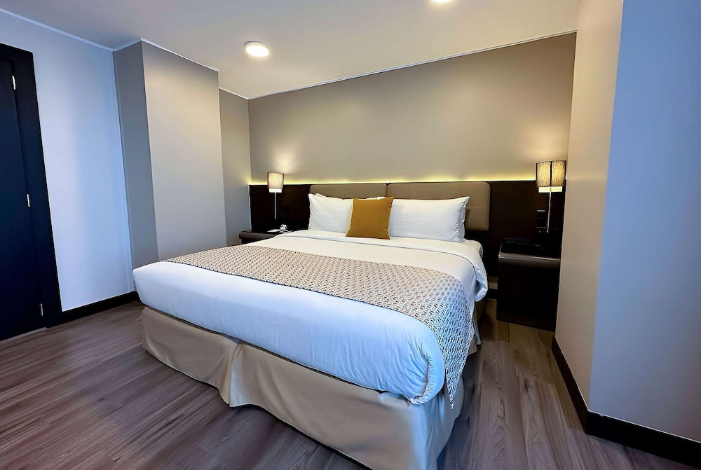 Room, 1 Queen Bed with Sofa bed, Non Smoking photo 2