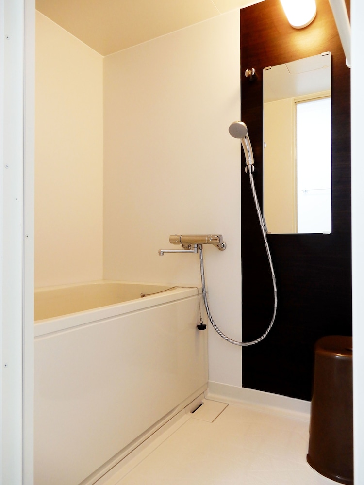 Single Room, Shared Bathroom photo 3