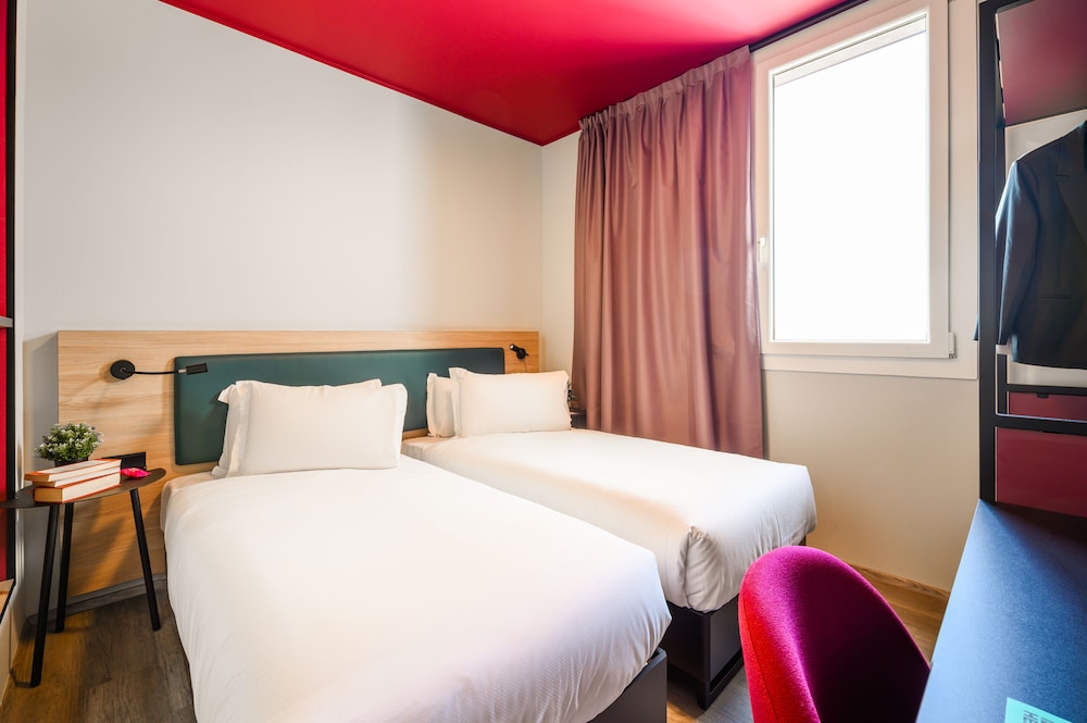Double or Twin Room - Photo 4