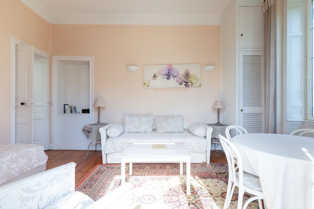Apartment with Terrace, Park View photo 2
