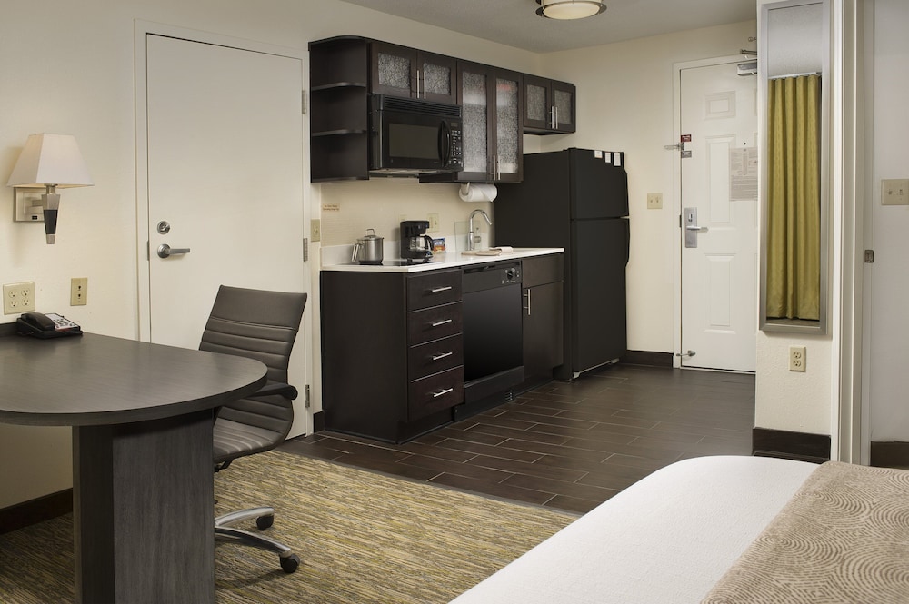 Suite, 1 Bedroom - Photo 19