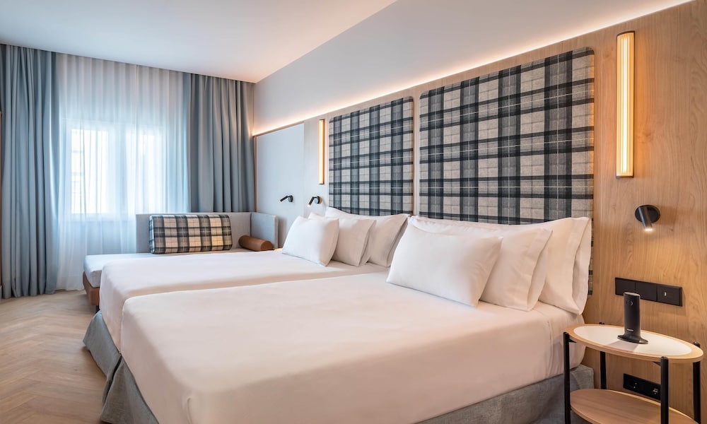 Superior Room, Pool View