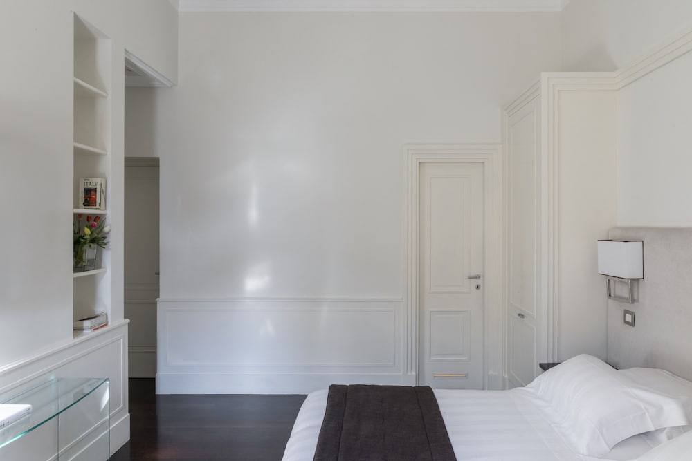 Deluxe Double or Twin Room, City View, Annex Building thumbnail 5