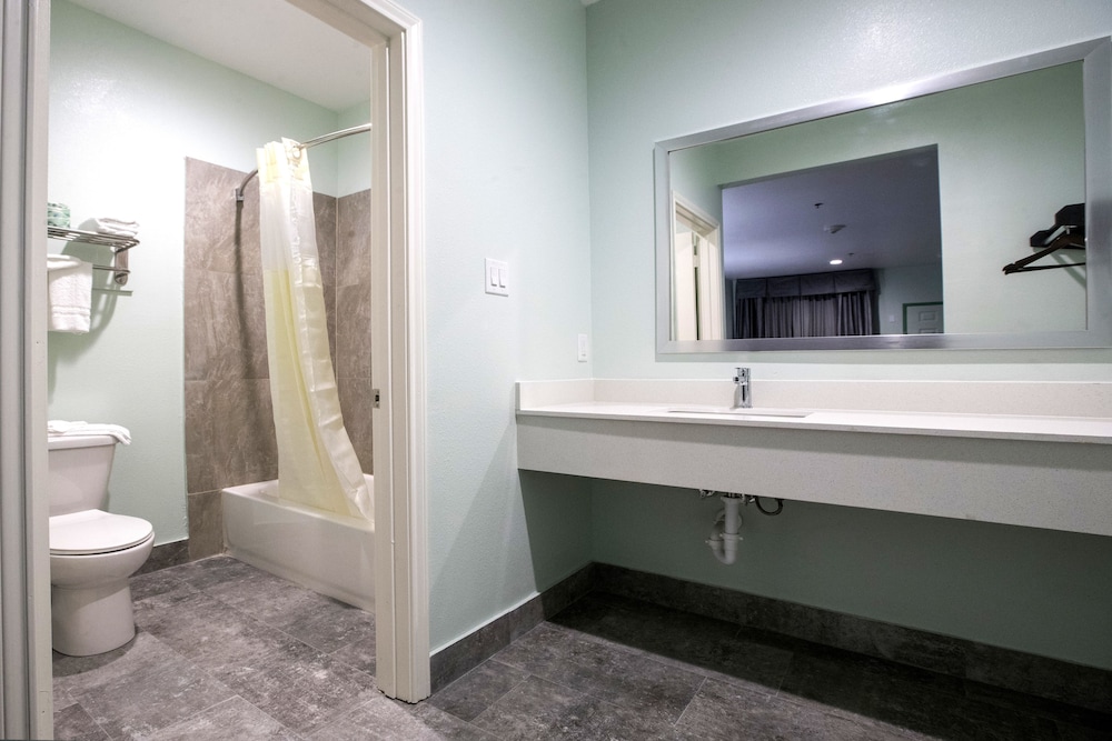 Exclusive Single Room, 1 King Bed, Smoking