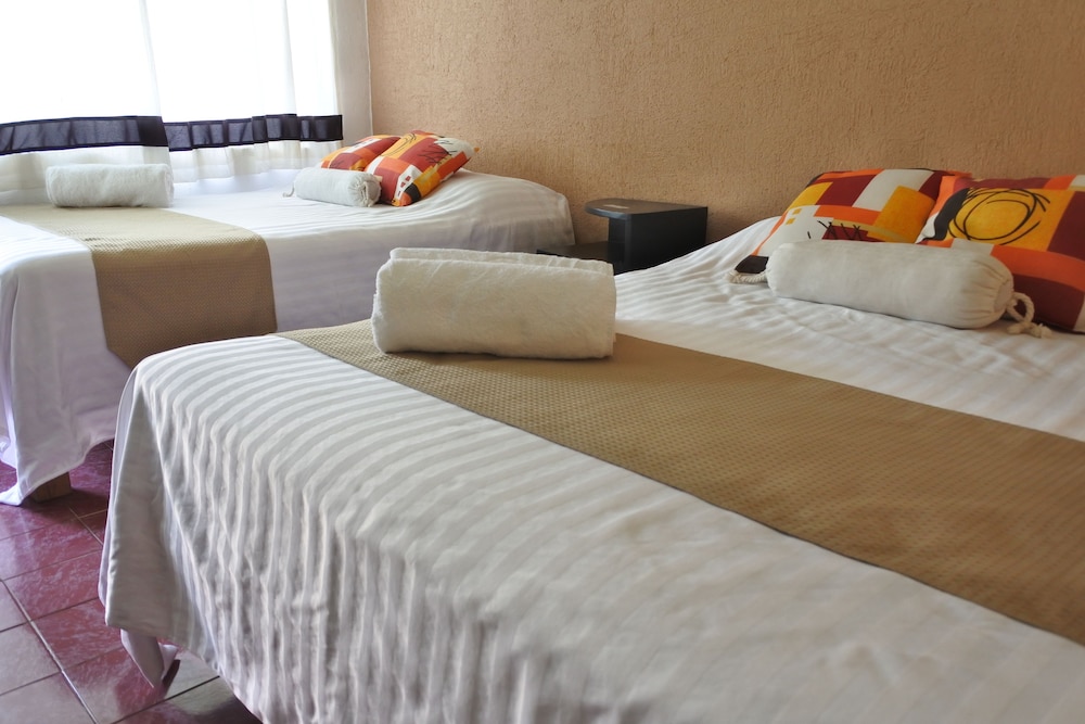 Double Room, 2 Double Beds, Bathtub photo 3
