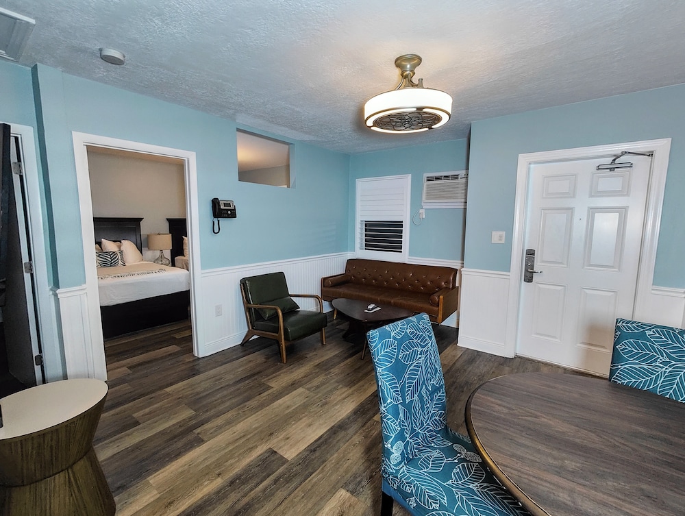 Deluxe Suite, 1 Bedroom, Courtyard View photo 3