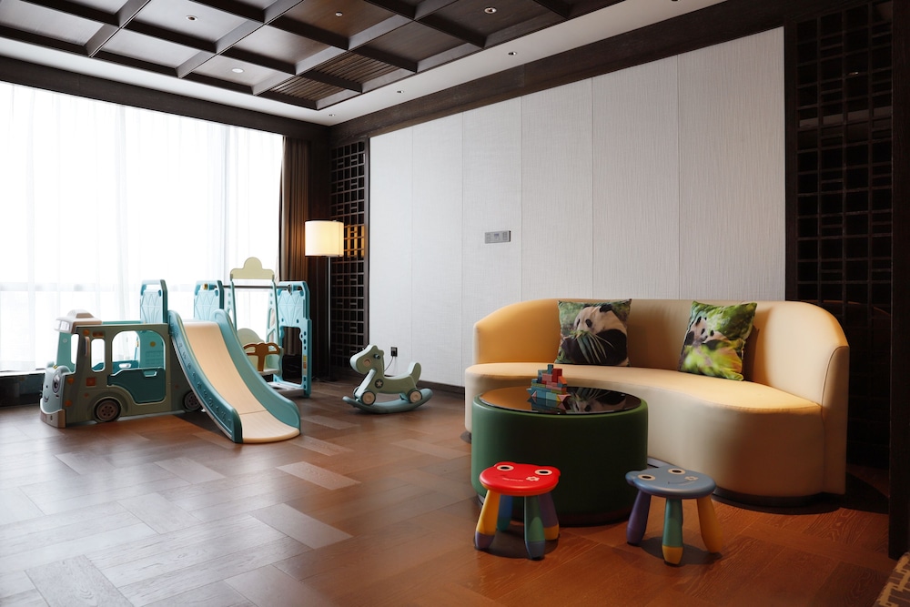 Family Room photo 3