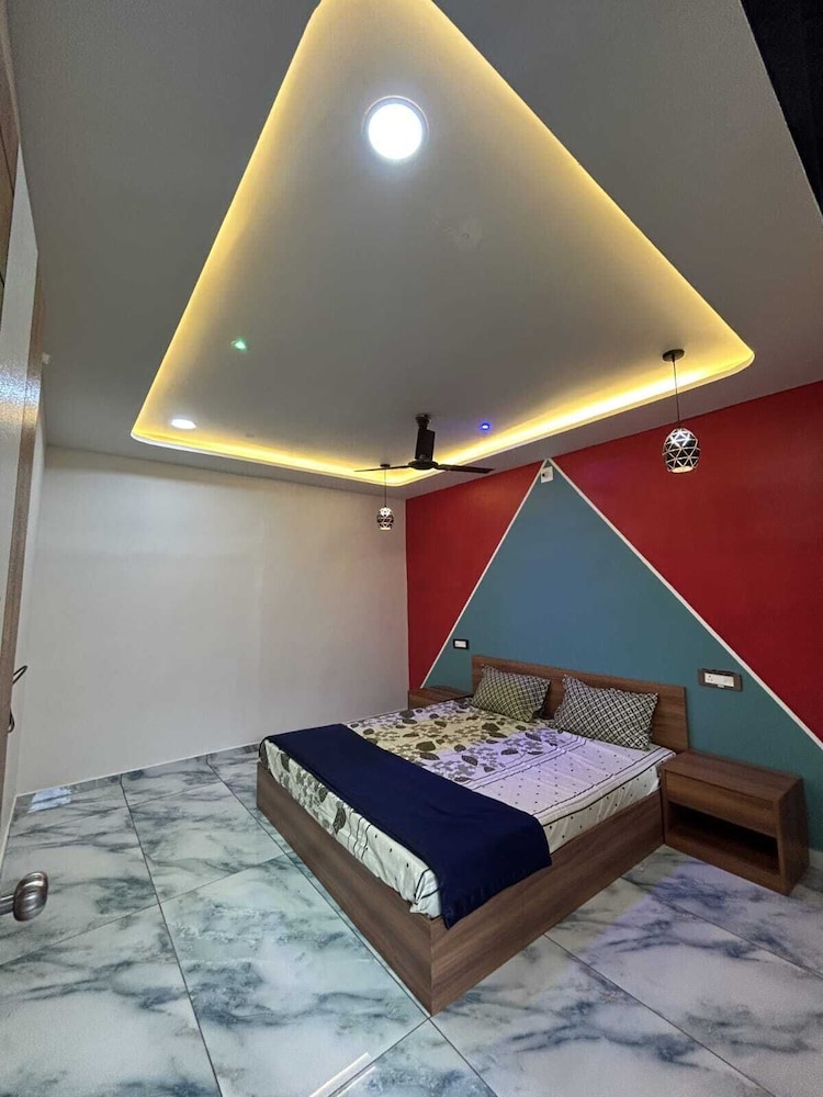 Deluxe Room - Photo 12