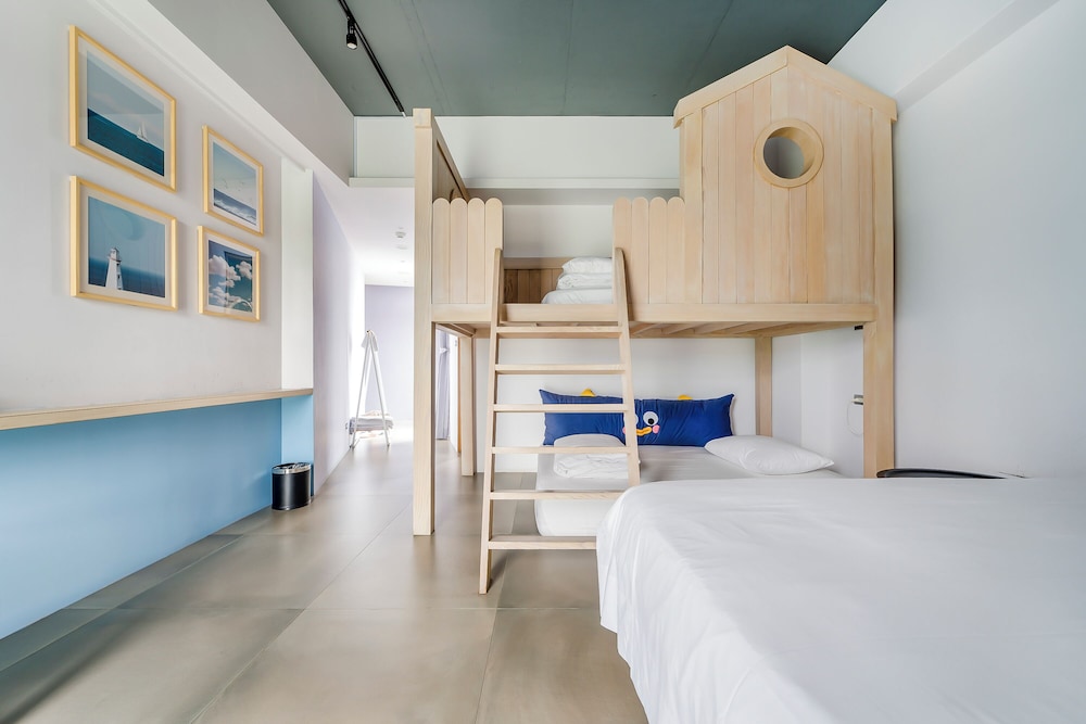 Signature Quadruple Room, 1 Bedroom, Balcony photo 3