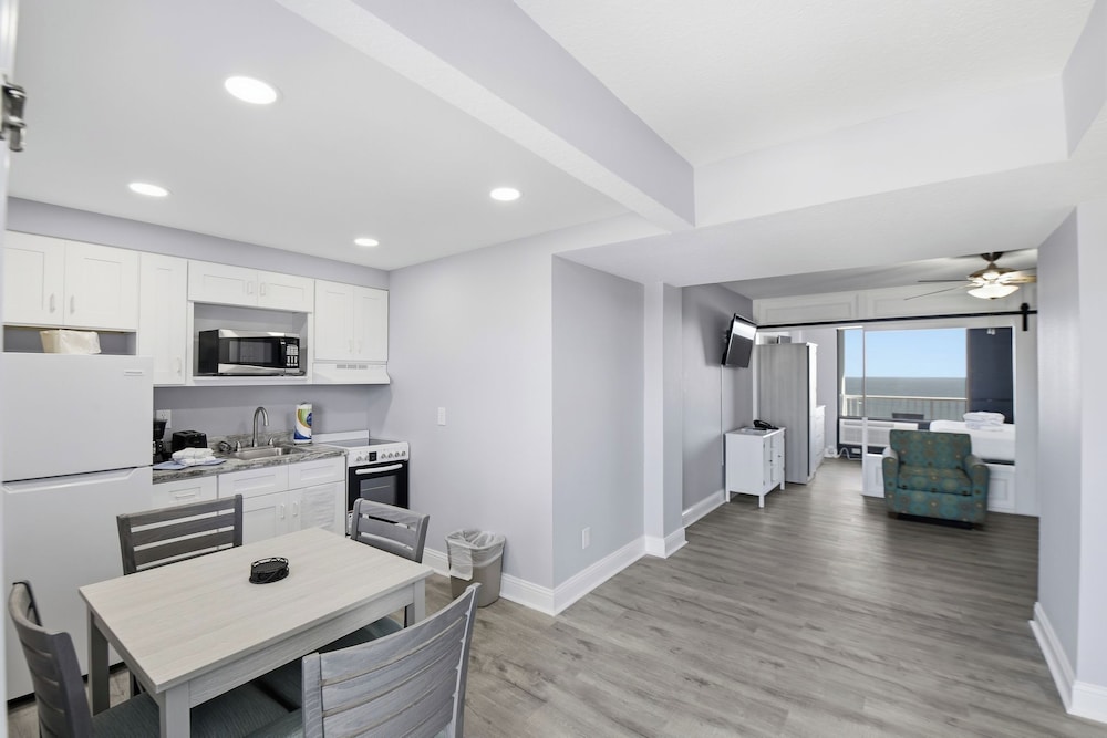 Deluxe Studio, Oceanfront - Photo 6