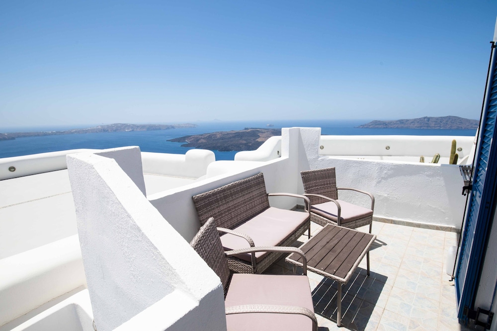Double Room (Caldera View) - Photo 8