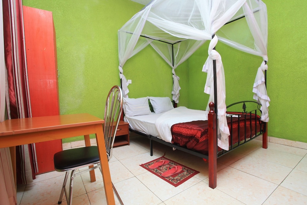 Suite - Photo 1