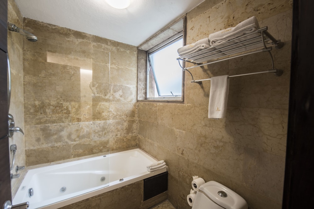 Suite, Balcony - Photo 5