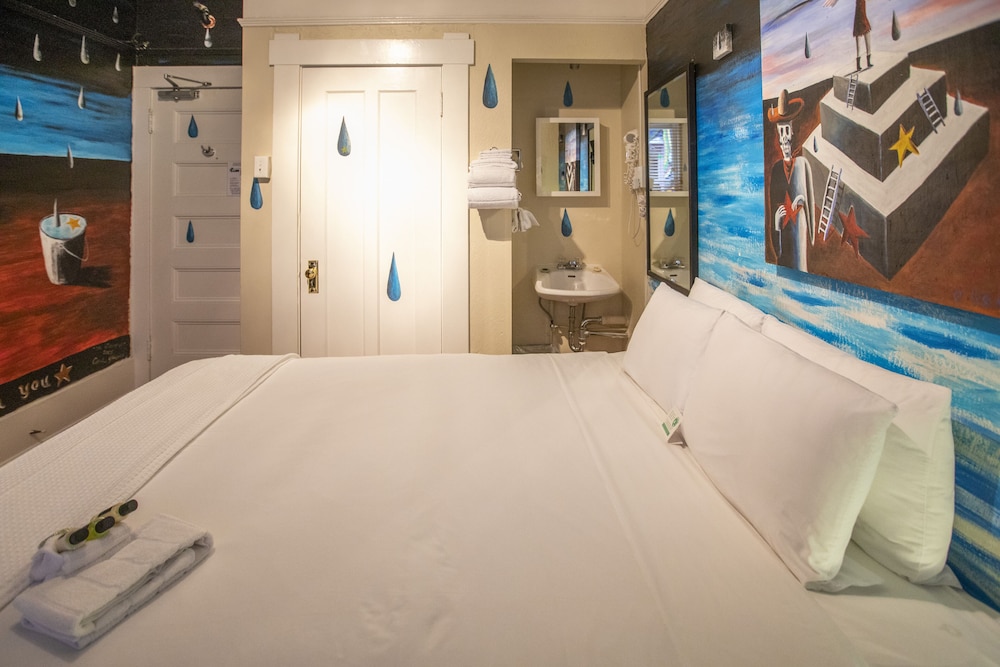 Economy Double Room, Shared Bathroom (Economy) photo 2