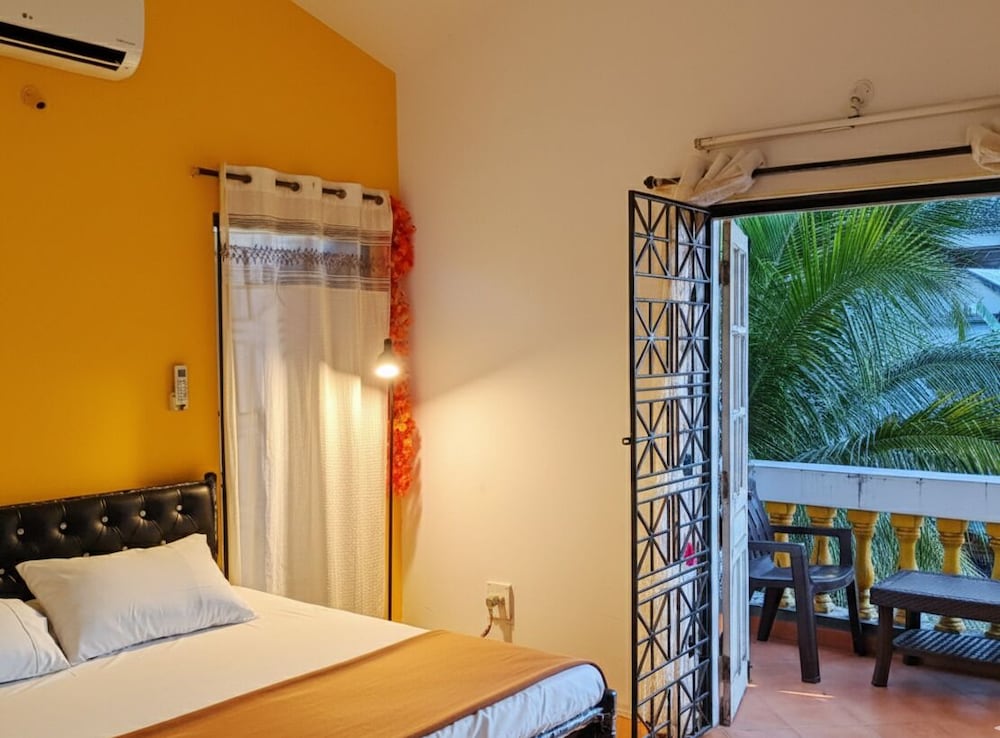 Classic Apartment, 1 King Bed, Balcony, Pool View