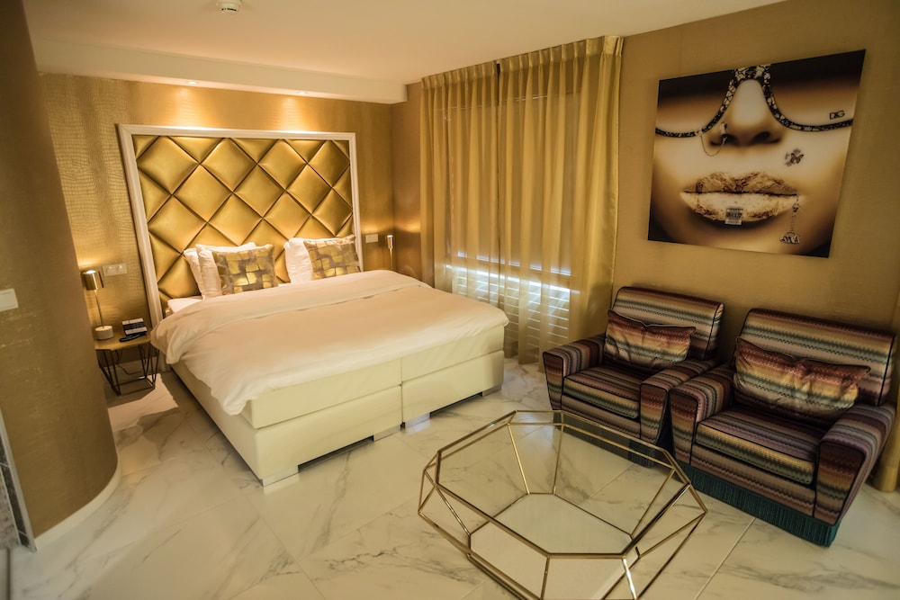 Luxury Suite (Millionaire)