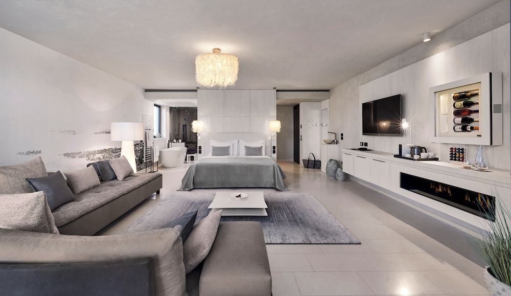 Luxury Studio Suite, 1 Bedroom, Non Smoking, Garden View photo 3