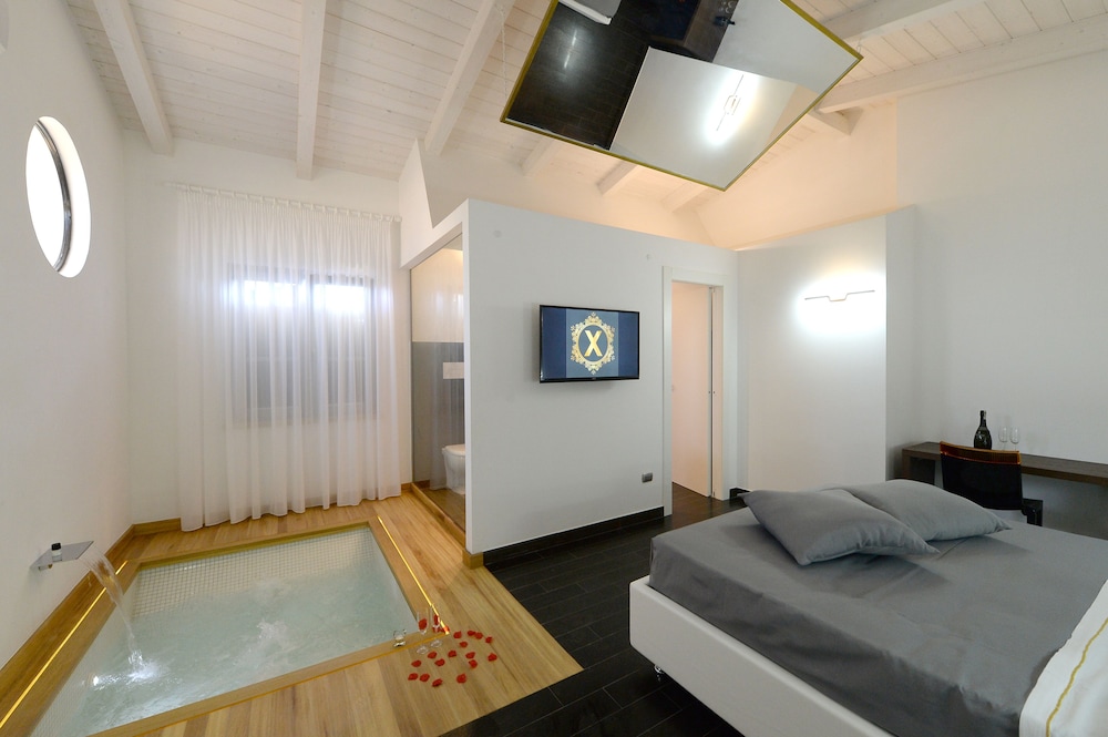 Superior Suite, Bathtub