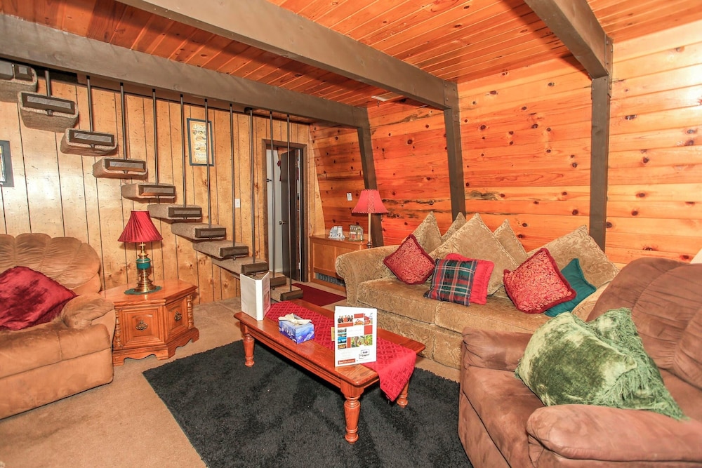 House, Multiple Beds, Patio, Mountain View photo 1