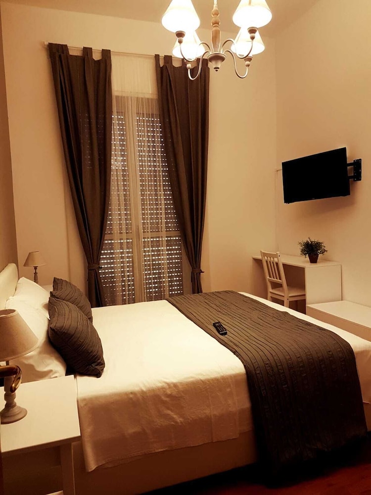Deluxe Double Room, Balcony - Photo 2