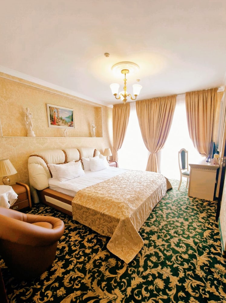 Exclusive Room, 1 Queen Bed, Balcony, City View